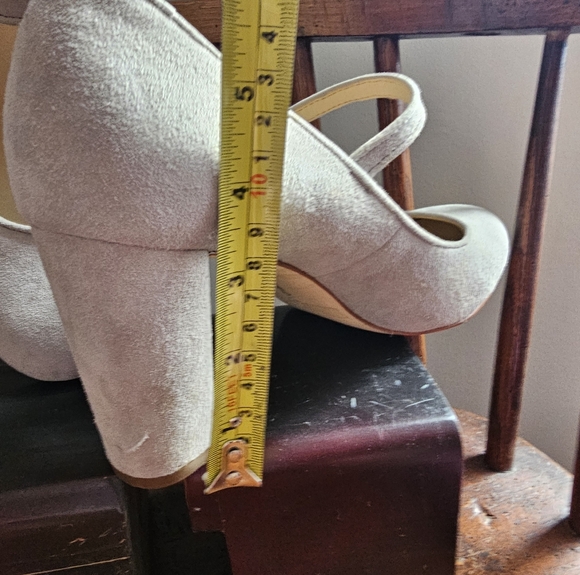 Lands' End Elegant Four-inch Mary Janes. Sz 9M - Picture 2 of 4